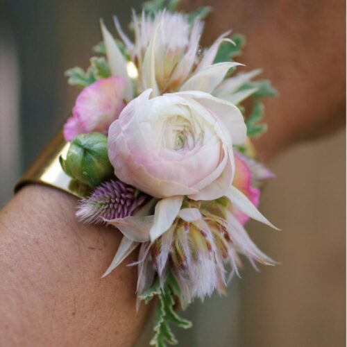 THE 'CUFFLETTE' CORSAGE